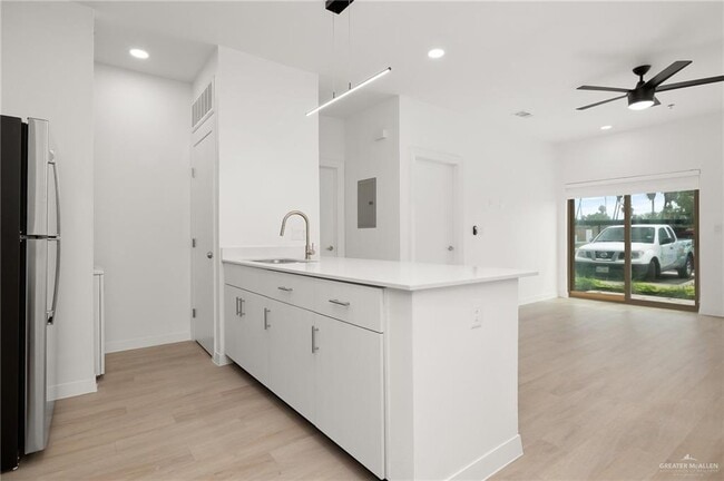 Building Photo - 7 N Ware Rd