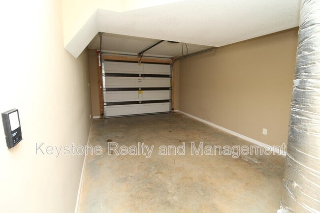 Building Photo - 1721 Thistlewood Dr