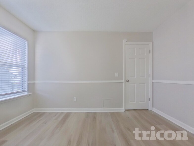 Building Photo - 911 Bentley Dr