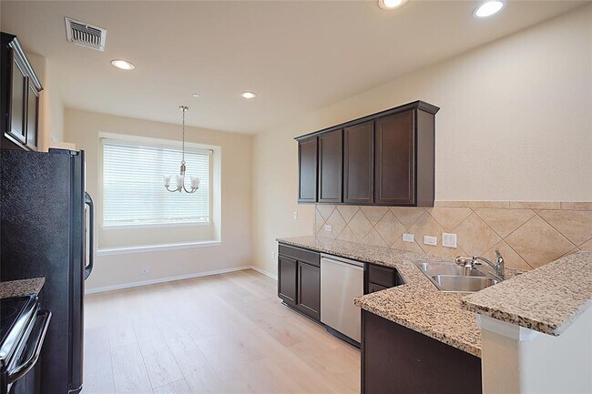Building Photo - 516 E Slaughter Ln