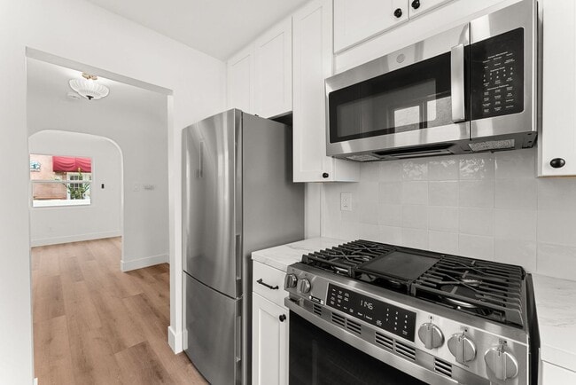 Building Photo - 749-749.5-7495 York Ct
