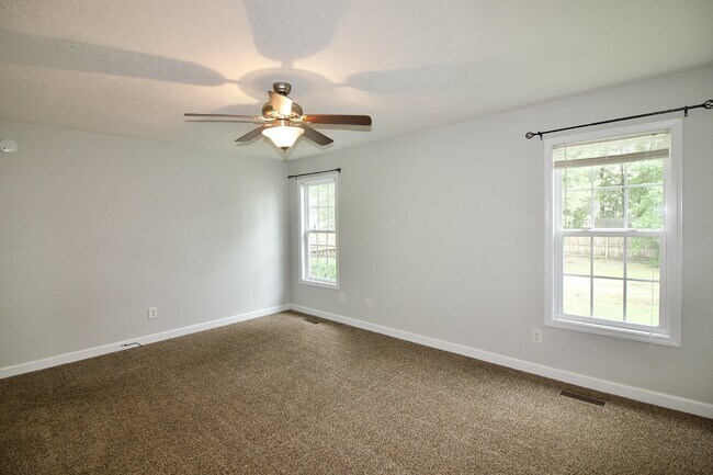 Building Photo - Great 3 bed + bonus house in Aberdeen