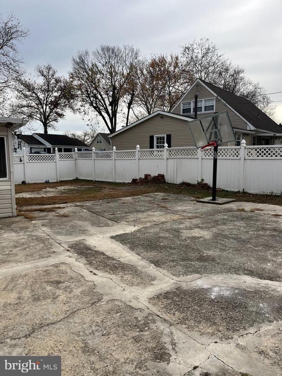 Building Photo - 42 Genesee Ln