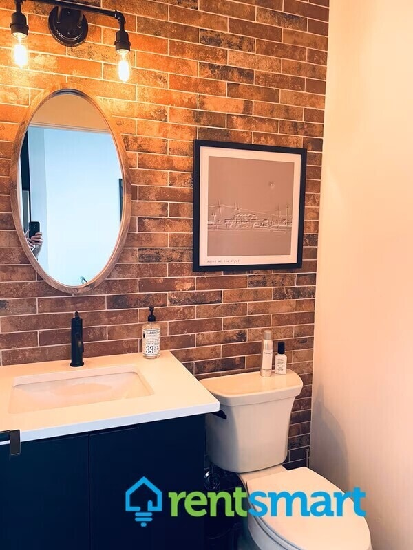 Building Photo - 119 B N 2nd St W