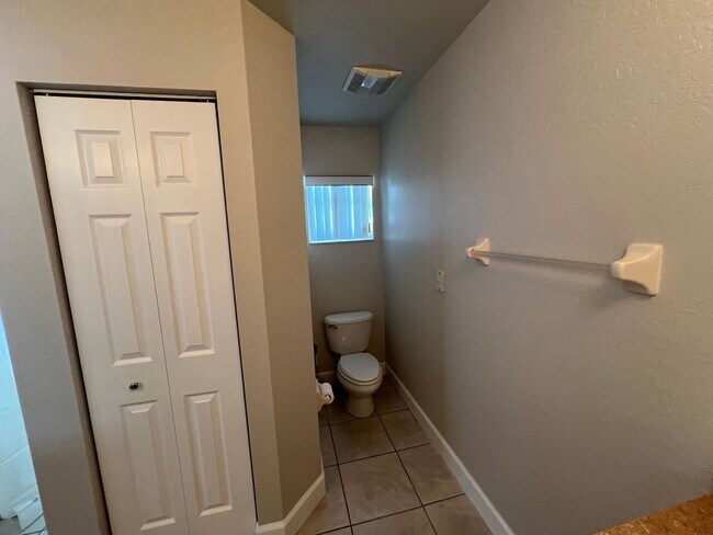 Building Photo - ($2,095) * ANNUAL ** Pool ** 3 Bed / 2 Bath - Harbor Heights  ** Single Family Home
