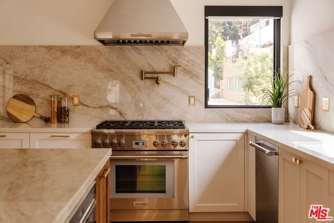 Building Photo - 9849 Portola Dr