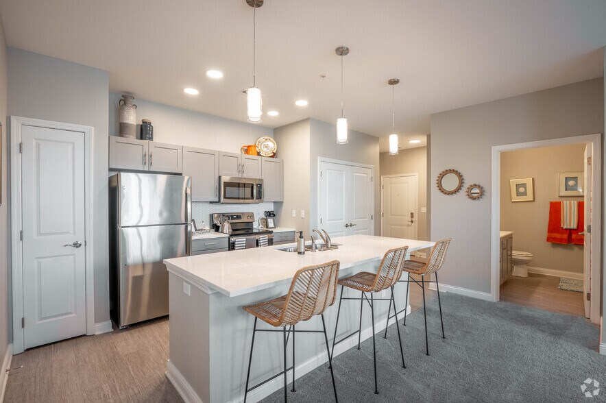 2BR, 2BA - 1,085SF - Kitchen - Promenade Apartments