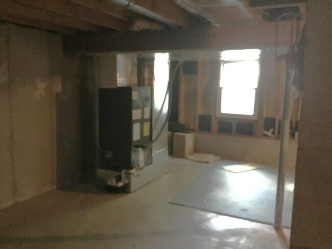 Building Photo - ENJOY THE COMFORTS OF ONE-FLOOR LIVING!