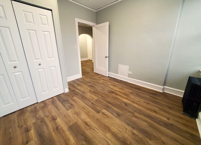 Building Photo - 695 Vernon Ave