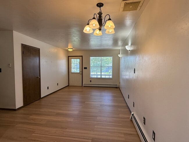 Building Photo - Green House