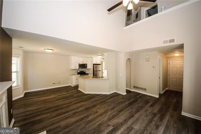Building Photo - 121 Stoneforest Dr