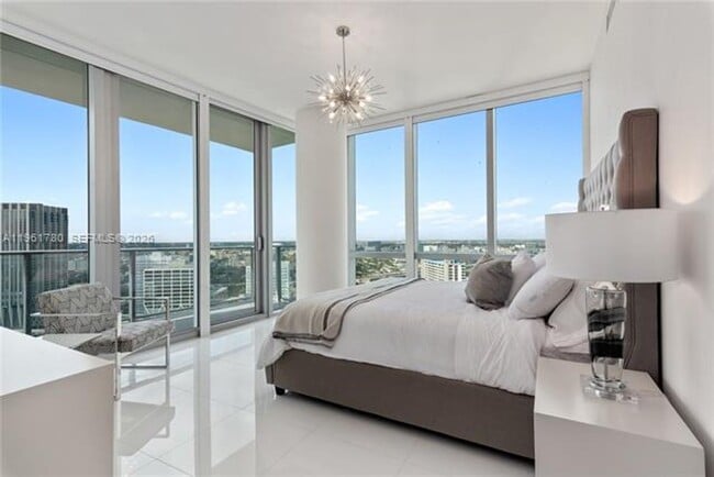 Building Photo - 851 NE 1st Ave