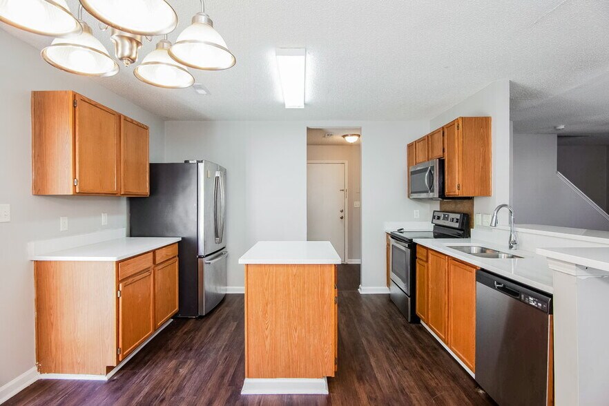 Building Photo - 11202 Northwoods Forest Dr