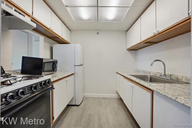 Building Photo - 24111 Civic Center Dr