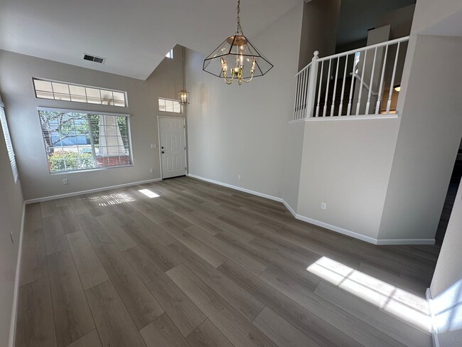 Building Photo - Beautiful 3 Bedroom, 2.5 Bath Antioch Home