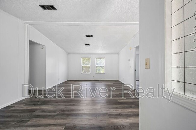 Building Photo - 513 Fairview Dr