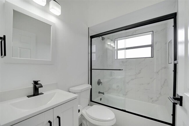 Building Photo - 7850 Villa Nova Dr