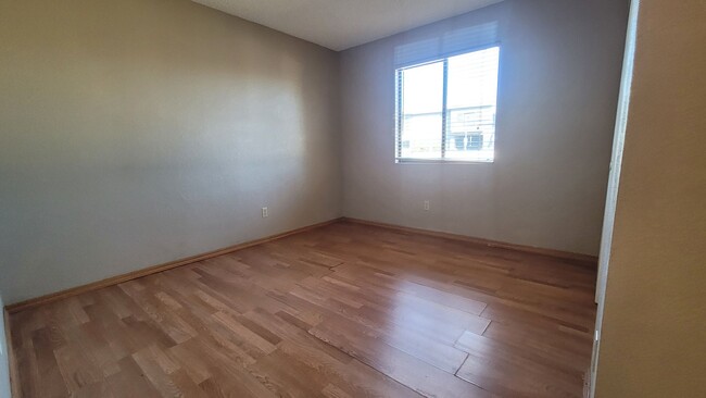 Building Photo - Affordable, Beauty, and Spacious 2Bed 2Bat...