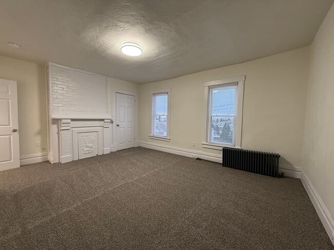 Building Photo - Updated 4BR House now showing!