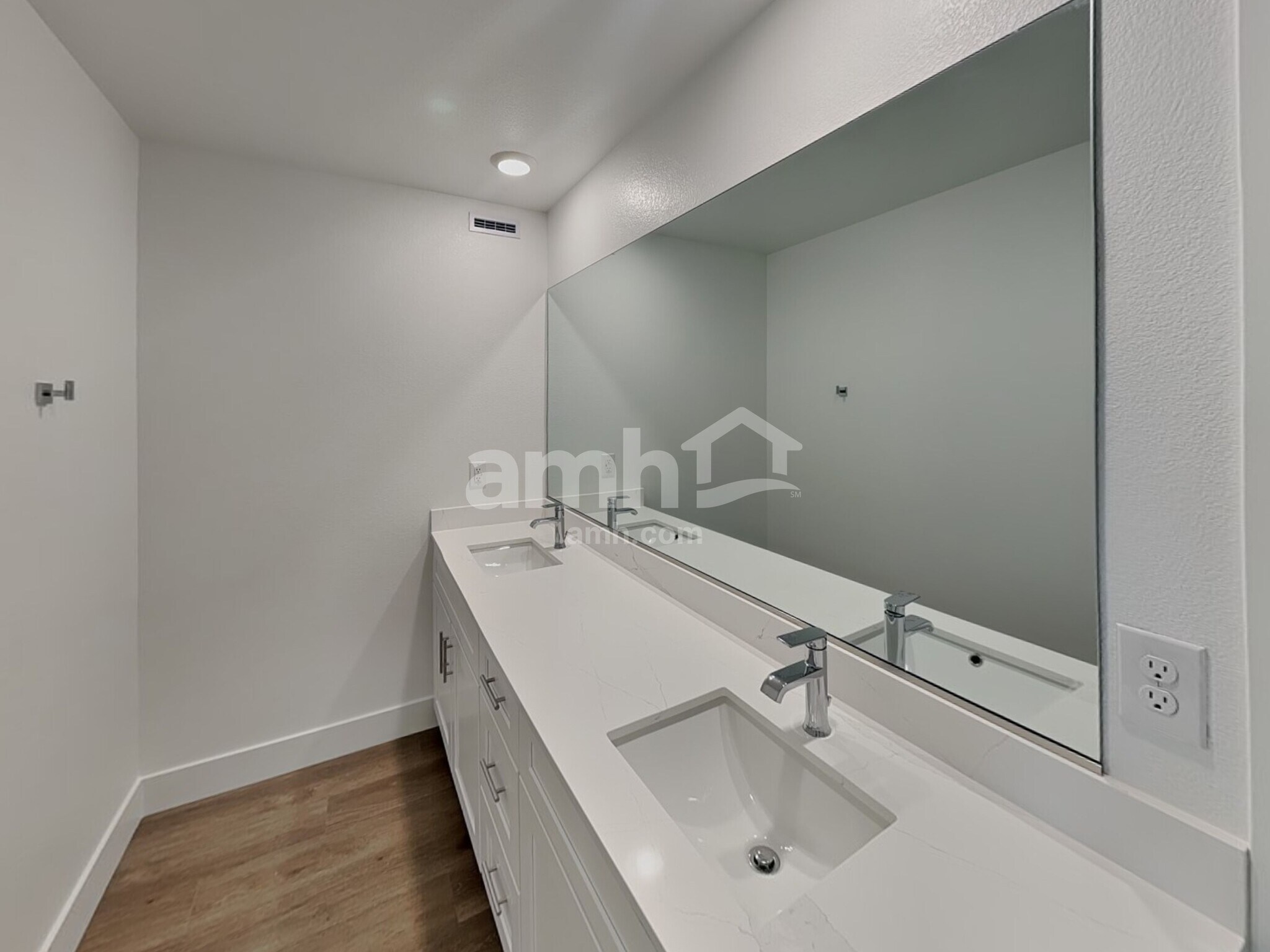 Building Photo - 10131 Cv Mountain St