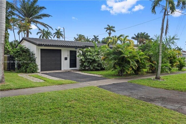 Building Photo - 1101 N 14th Ave