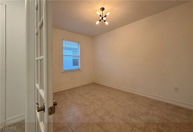 Building Photo - 43613 Sparrow Dr