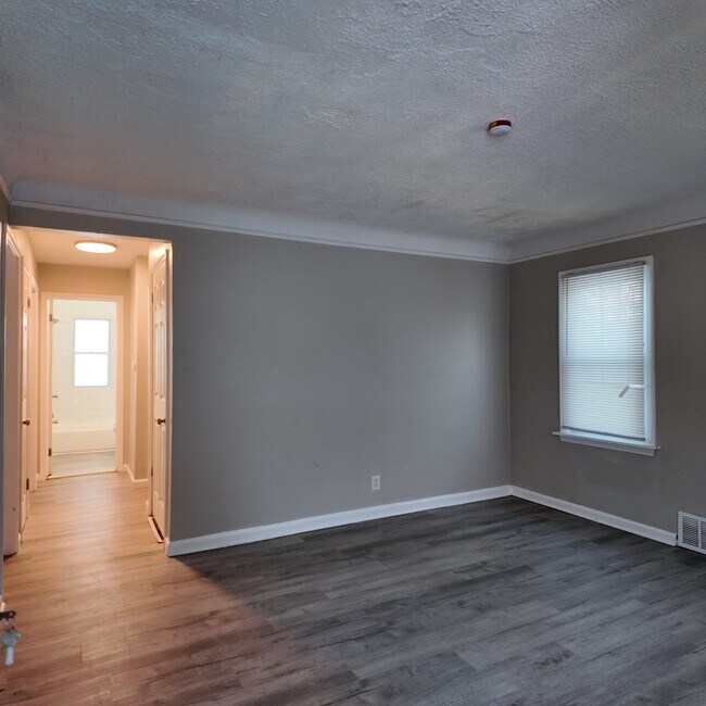 Building Photo - 9277 Vaughan St