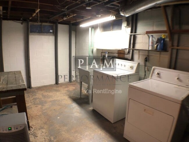 Building Photo - 2907 S 50th St