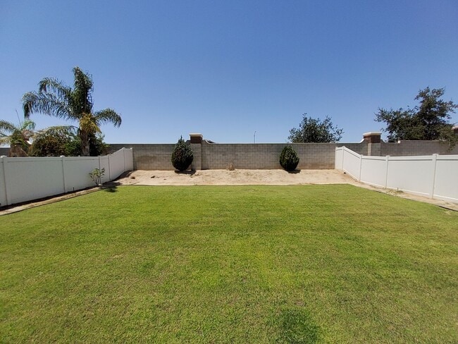 Building Photo - 23 White Alder Dr