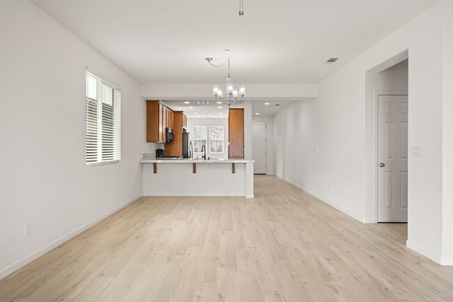Building Photo - Desirable Elk Grove Area