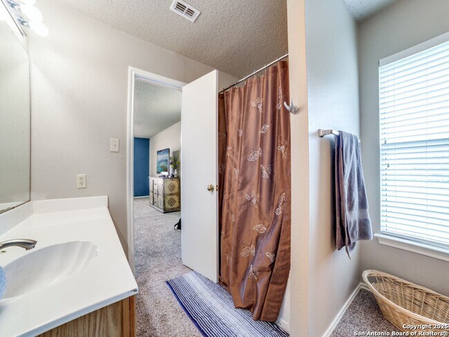 Building Photo - 3 Bedroom/2.5 Bath Northwest Crossing Subd...