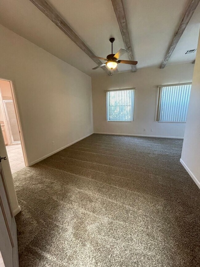 Building Photo - Beautiful 3 Bedroom/2.5 Bath w/ Office off...