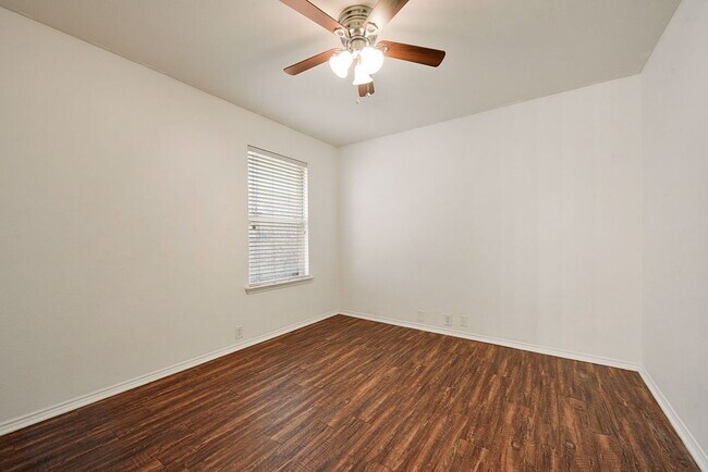 Building Photo - 8420 Silverbell Ln