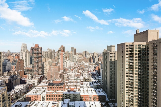 Building Photo - 422 E 72nd St