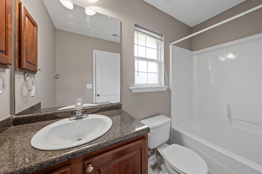 Building Photo - 409 Summer Cove Cir NW