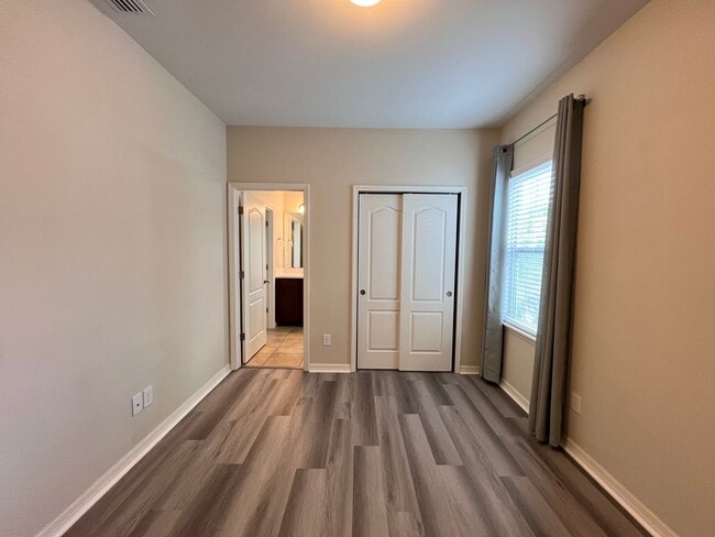 Building Photo - Beautiful Townhouse at Windermere availabl...