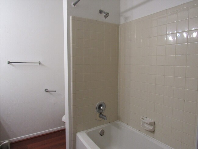 Building Photo - 15543 Weldon Dr