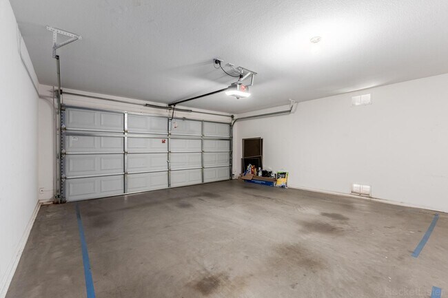 Building Photo - 2313 W Straight Arrow Ln