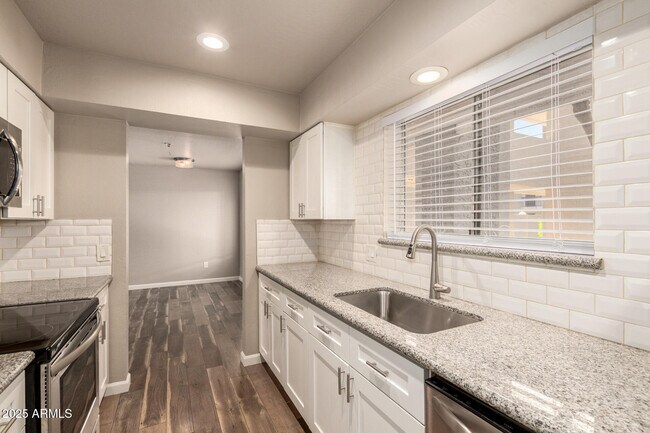 Building Photo - 7494 E Earll Dr