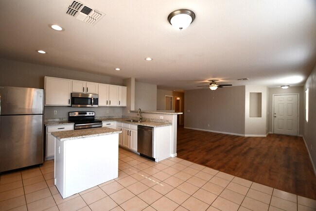 Building Photo - 3 Bed 2 Bath Single Level Home in Johnson Ranch! $1800 per month Plus fees
