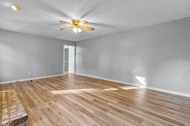 Building Photo - Charming 4-Bedroom Home for Rent in Chesapeake