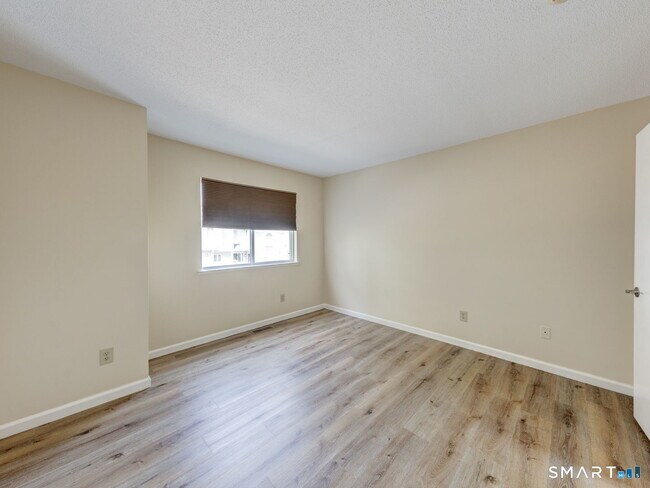 Building Photo - 155 Redstone Hl Rd
