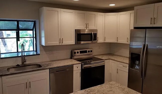 Building Photo - 727 N Himes Ave