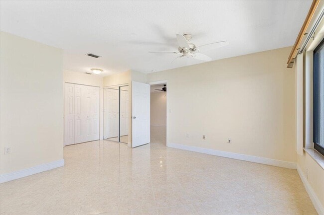 Building Photo - 1630 Seaway Dr
