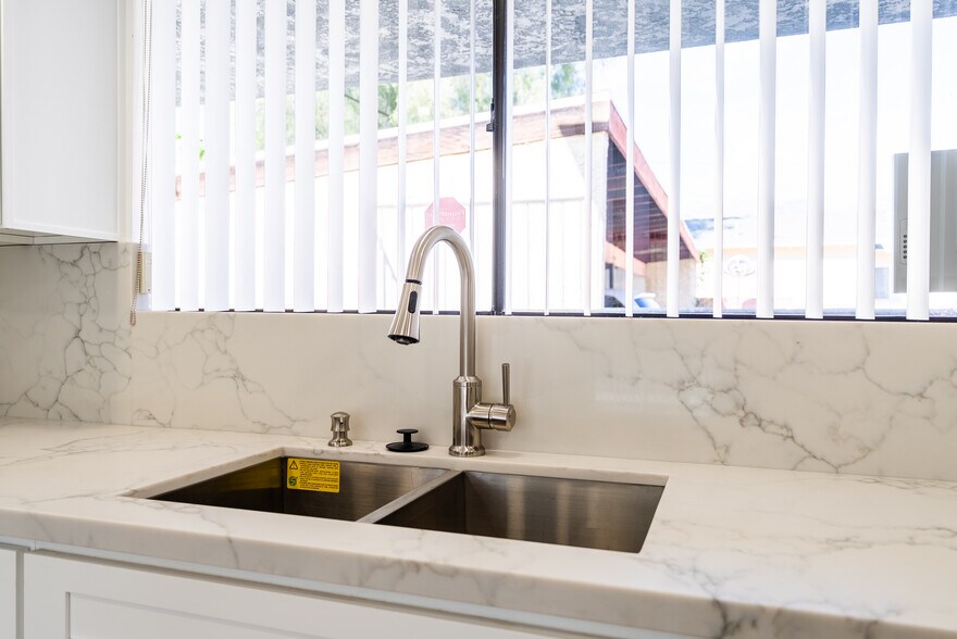 Building Photo - 123 S Roosevelt Ave