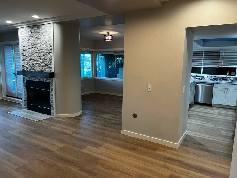 Building Photo - 1768 Aurora Ave N