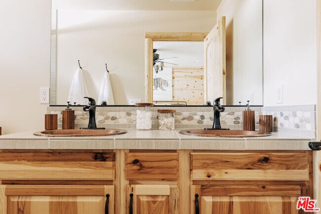 Building Photo - 315 Northern Cross Dr