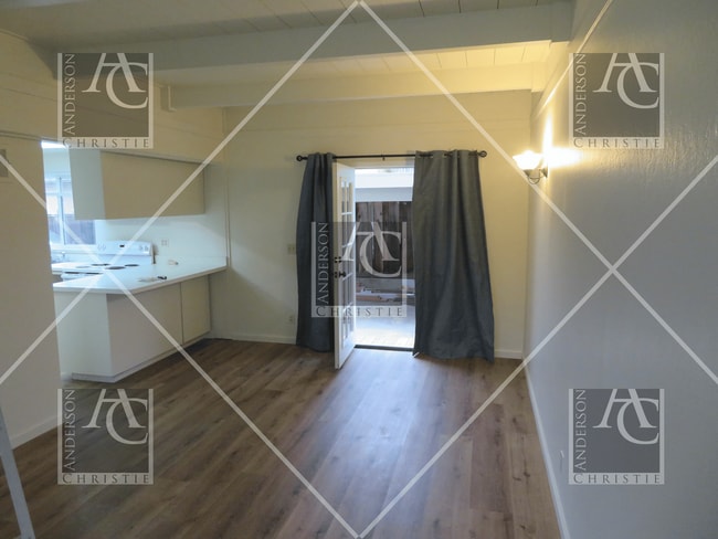 Building Photo - 3 bed 1.5 bath Home upper westside