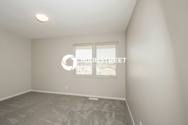 Building Photo - 2105 Wellington Dr