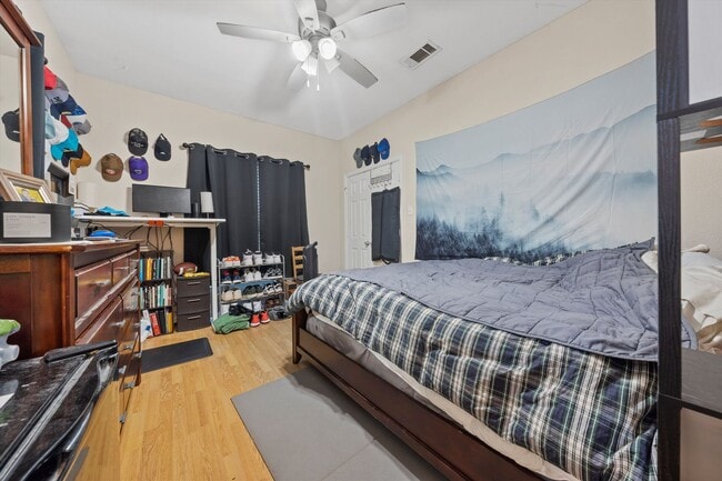 Building Photo - 1425 James Ave